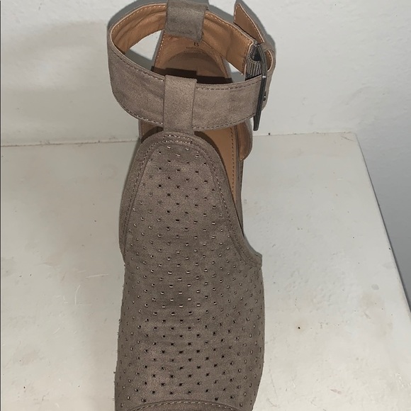 Peep-Toe Pump - Neutral Sand/Tan - Picture 6 of 7